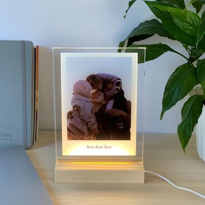 Letrero Polaroid acrílico personalizado para regalo. Soporte de madera, regalo para pareja, aniversario, regalo fotográfico para ella