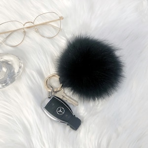 Llavero de piel auténtica, llavero con pompón, dije de pompón de piel para bolso, dije de piel negra, llavero con pompón, accesorios para bolso, regalo para ella.