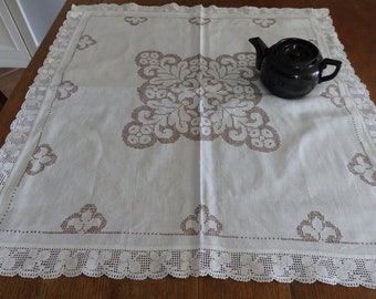 リネン刺繍テーブルクロス／レース縁取り／スウェーデン 90cm 北欧ヴィンテージ 刺繍入りリネンテーブルクロス ヴィンテージ スウェーデン スクエア