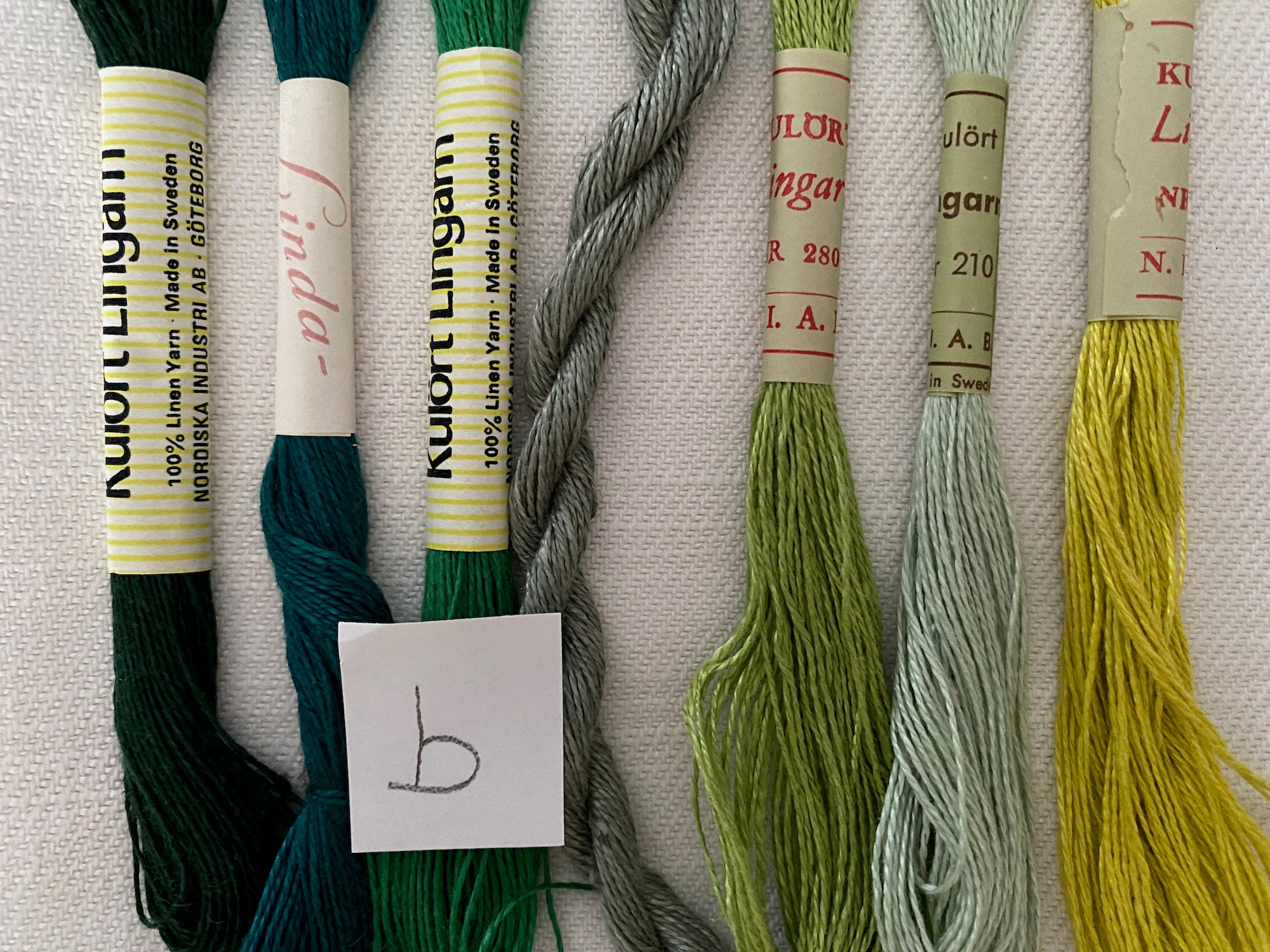 From Sweden＊Vintage linen Cloth・* S16 Antique Handwoven Linen Tablecloth W/ Embroidery & Crochet