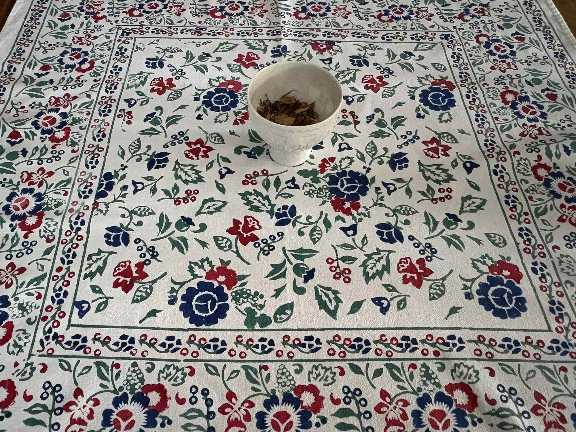 ユニークなスウェーデン製ハンドプリントコットンテーブルクロス 花と