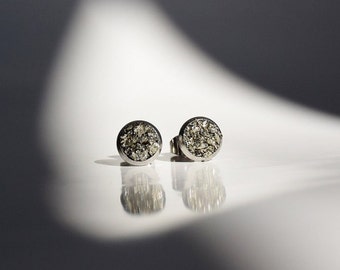 Tiny ear studs with pyrite, Mens stud earring, pyrite studs for woman, raw pyrite, earrings stud with pyrite,mineral earring studs
