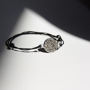 Bracciale con pirite grezza, bracciale in pirite grezza, bracciale con pietre, regalo per la fidanzata, regalo per la persona amata