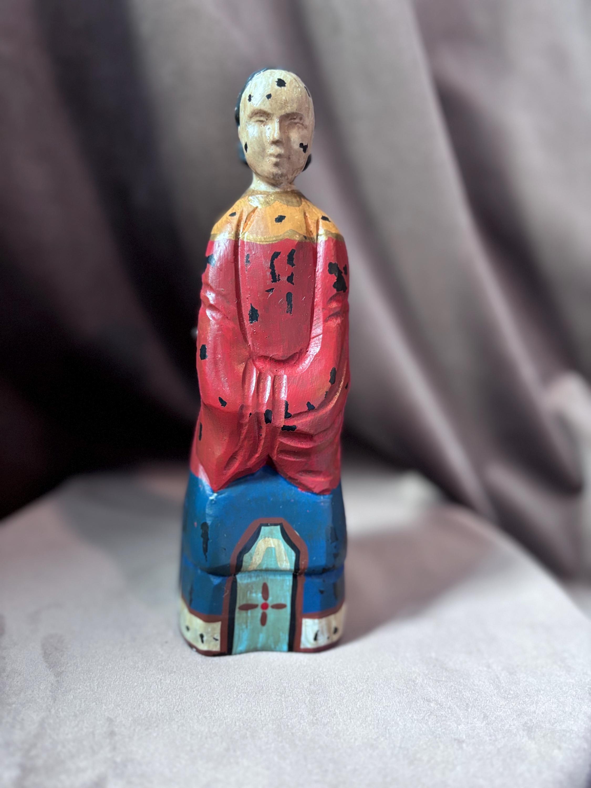 民藝品 フォークアート 木彫りの置物 ハンドペイント プリミティブアート 手彫りの木製フォークアート置物 | ヴィンテージペイントの原始的な