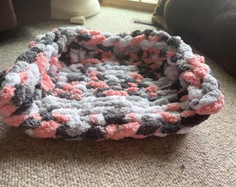 16-Zoll-Rechteck Handgestricktes Haustier-Bett | Made-to-Order Hunde- & Katzenbett | Maschinenwaschbares Haustierkissen | Gemütliches handgemachtes Haustierbett