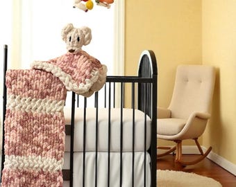 Couverture pour bébé tricotée à la main avec du fil épais avec lovey