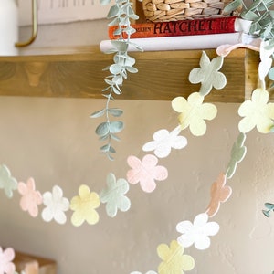 Daisy Felt Bunting Pastel Banner Made by: Fern and Love Felt Flower Garland Spring Home Decor Birthday Garland Photo Prop image 2