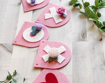 Valentines Kid Craft Kit| Make It Yourself Kit | XOXO Felt DIY Kit | Felt Kids Crafts | Valentine’s Garland