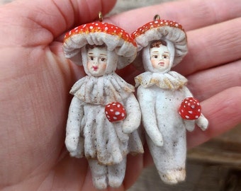 Set von zwei Mini Baumwolle Pilz Skulptur Weihnachtsdekoration Urlaub Ornament Fliegenpilz Weihnachtsbaum Dekor Fairy garden Fungi