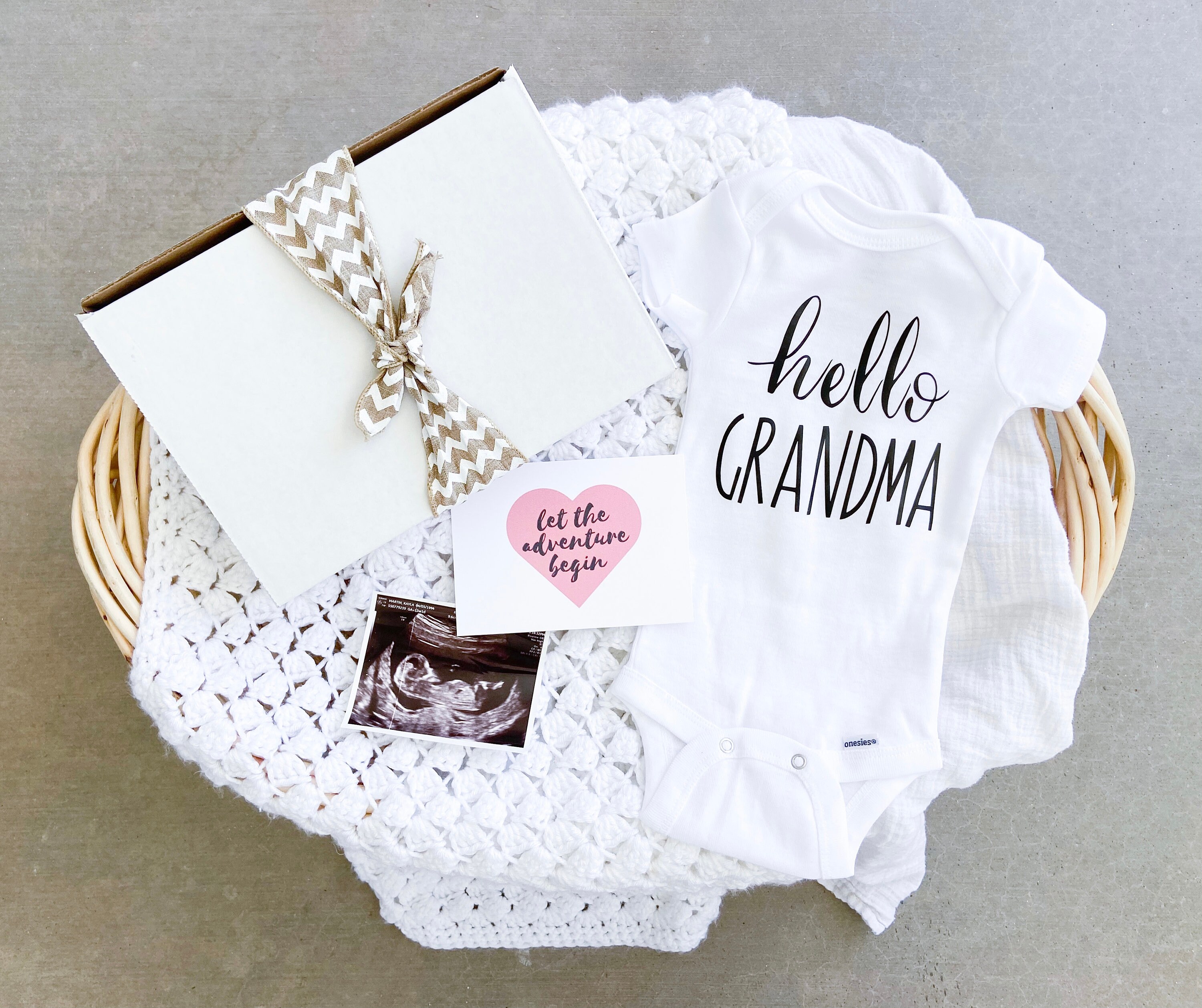 Custom Gift Box Grandma Pregnancy Announcement Onesie® Etsy