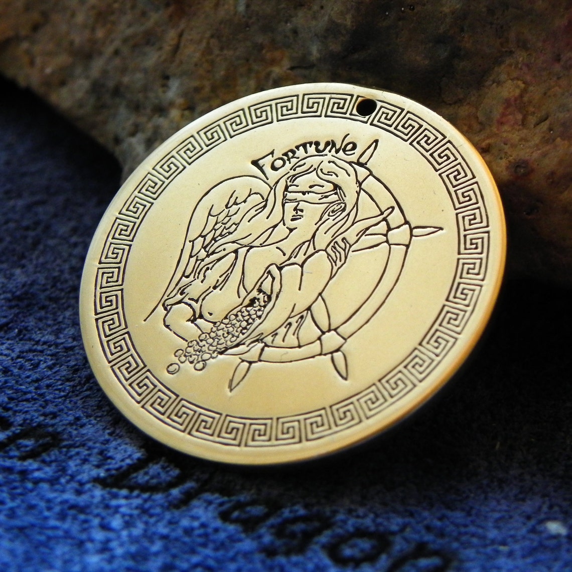 Déesse romaine de la chanceFortuna. Amulette de Tyche grecque Etsy
