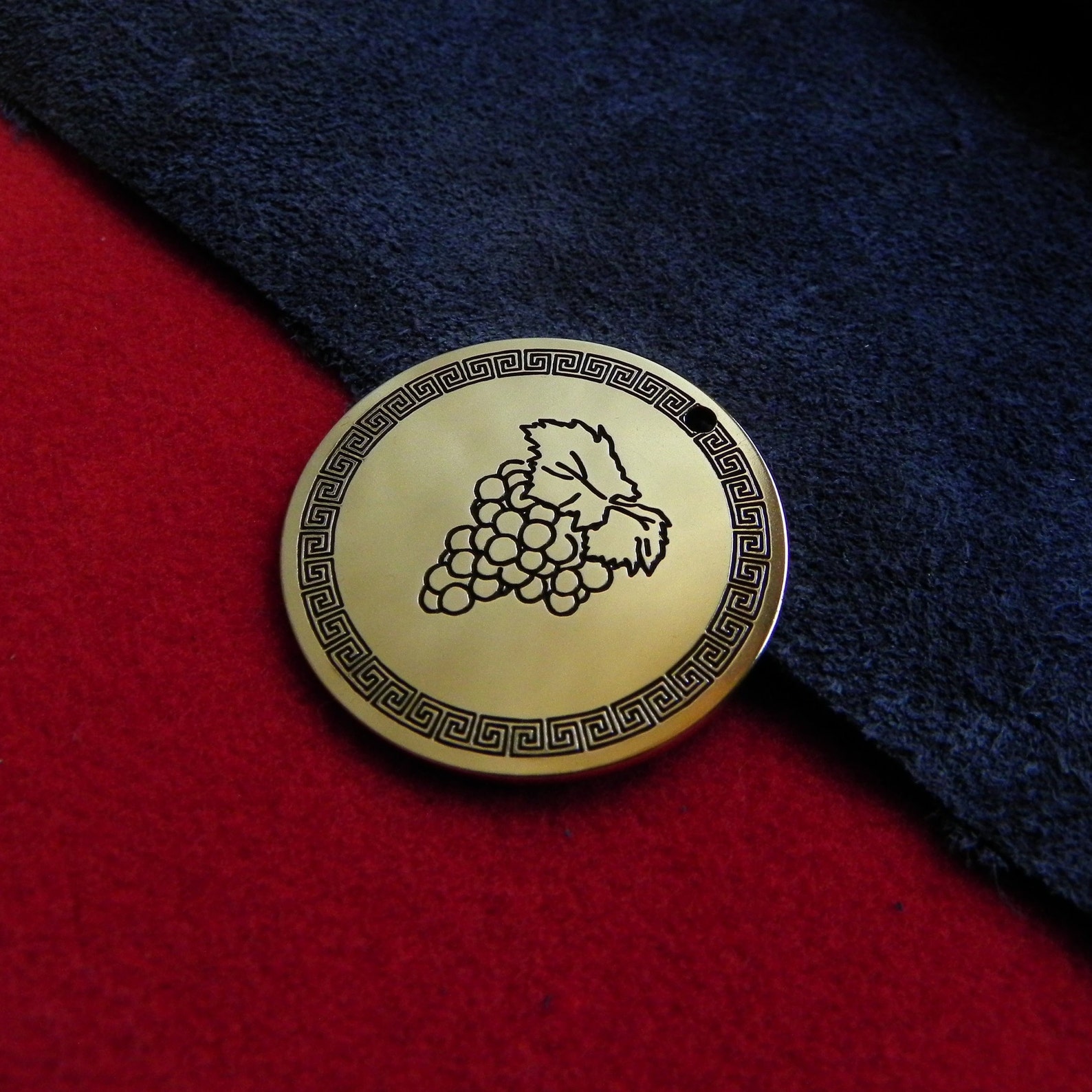 Дионис древняя греция. Дионис вакх. Дионис древняя греция. Дионис его атрибуты. Богиня дионис символы.