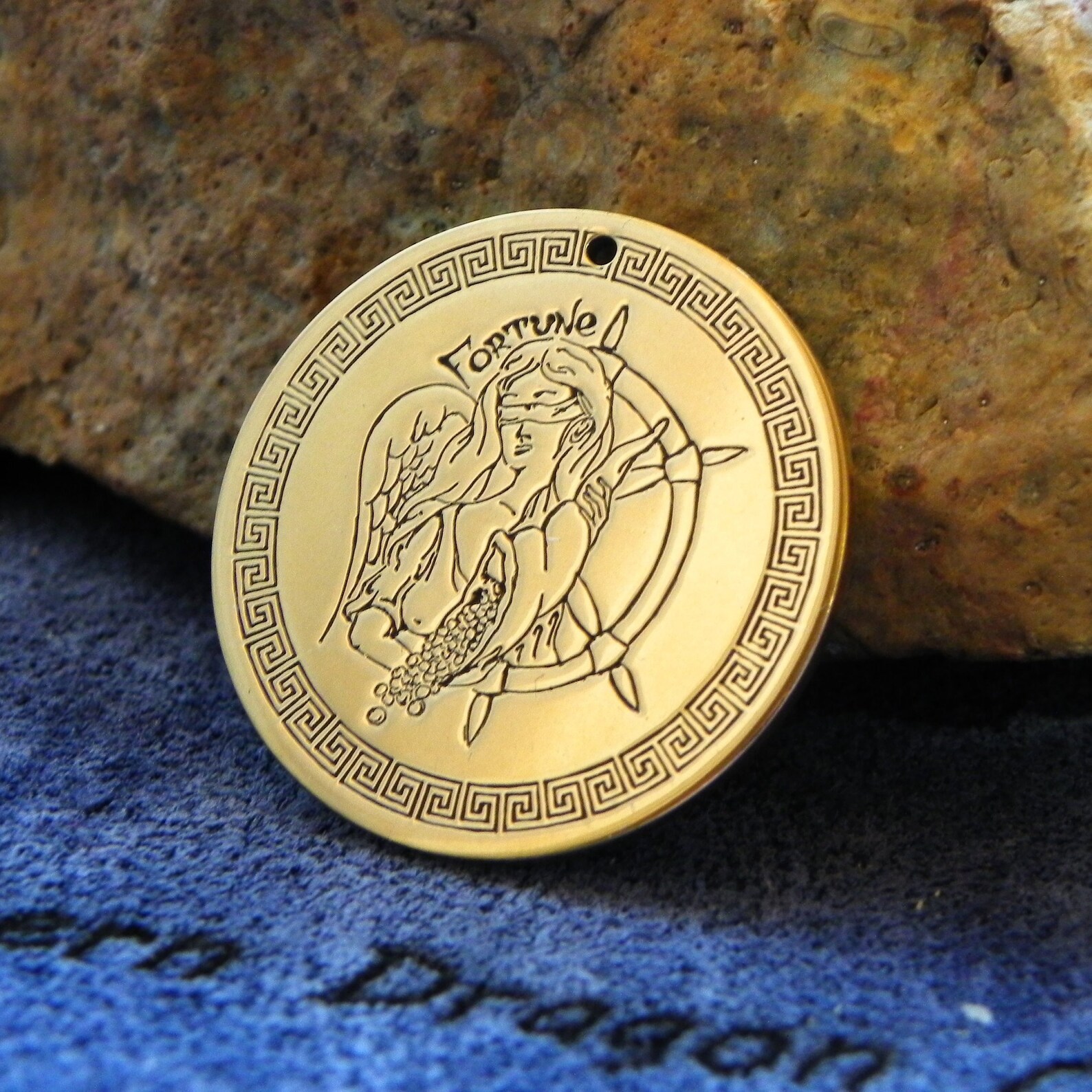 Déesse romaine de la chanceFortuna. Amulette de Tyche grecque Etsy