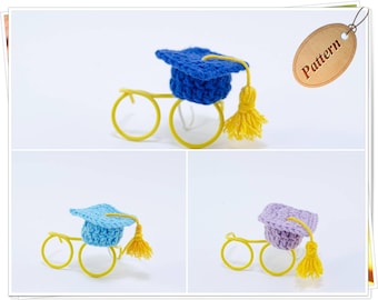 Häkelanleitung für die Mini Abschluss-Kappe: Amigurumi Puppenmütze (PDF)