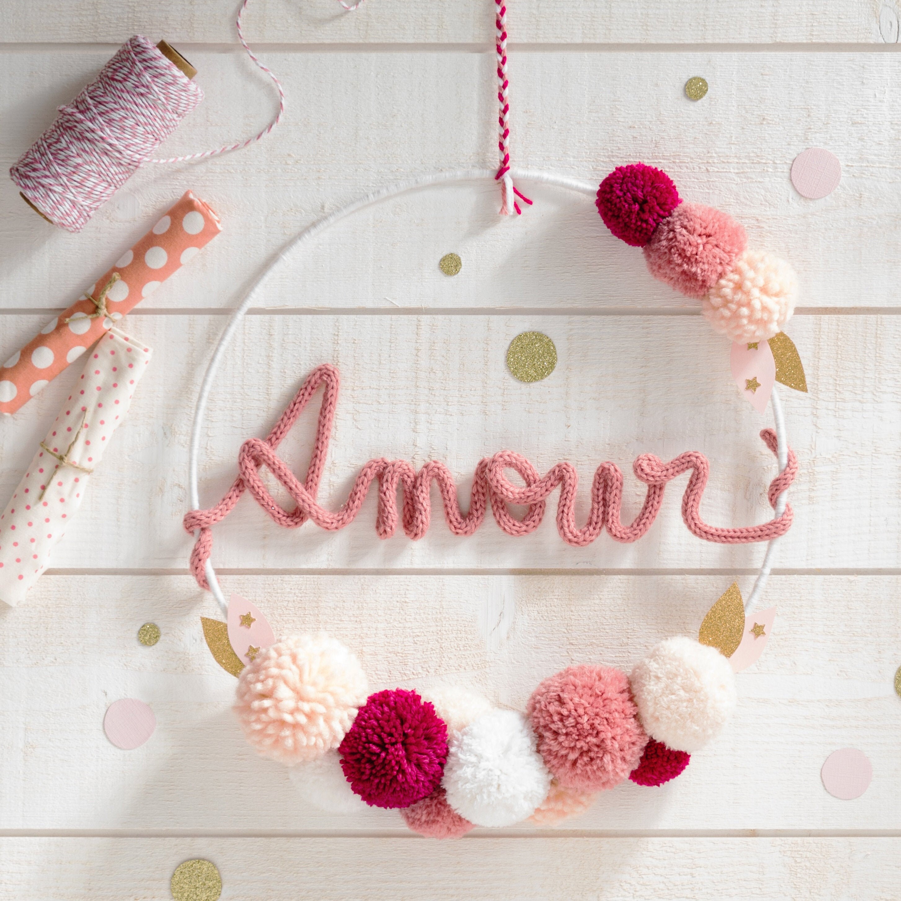 Couronne Pomponnée et Prénom en Tricotin