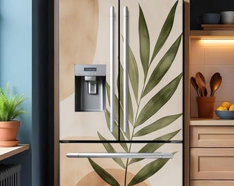 Puede incluir: Un refrigerador con un diseño personalizado que presenta una gran hoja verde y formas abstractas en tonos marrones y beige. El refrigerador tiene manijas de acero inoxidable y un dispensador de agua. El diseño agrega un toque moderno y artístico a la cocina.
