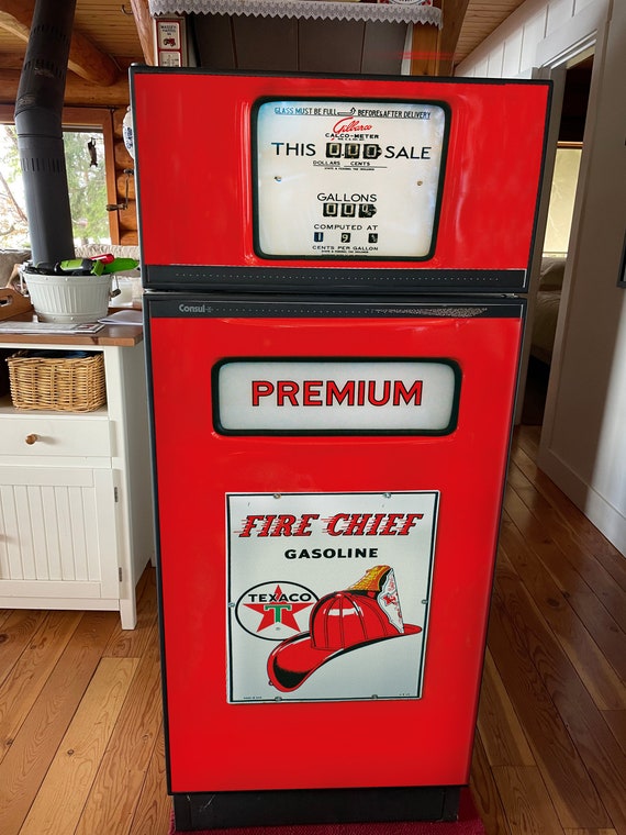 Red & White Retro Vending Machine Refrigerator Wrap