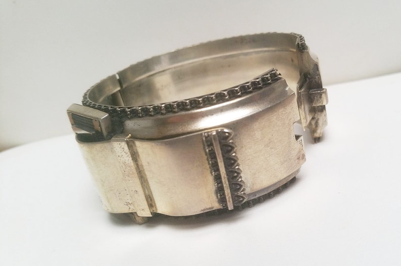 Antique Sterling Silver oval hinged buckle bangle