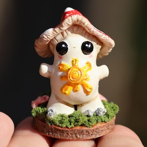 Mini Toadstool Mushroom Ornament – Cottagecore Desk Buddy Fantasy Creature Figurine Cute Best Friend Gift Whimsical Fairycore Sculpture