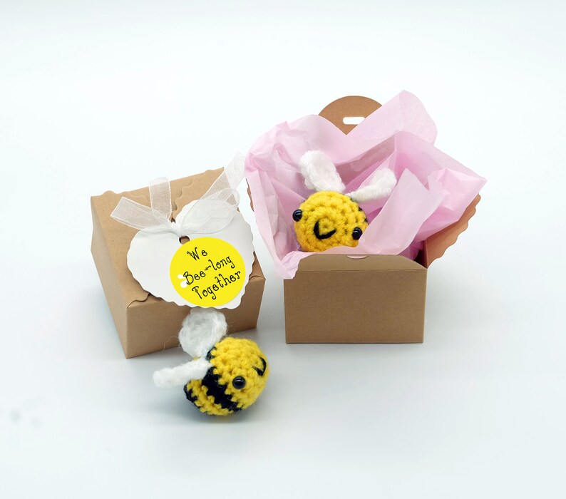 bee gift bee charm love gift for her gift for him personalised keyring valentines gift box keepsake party favor cute gift anniversary gift