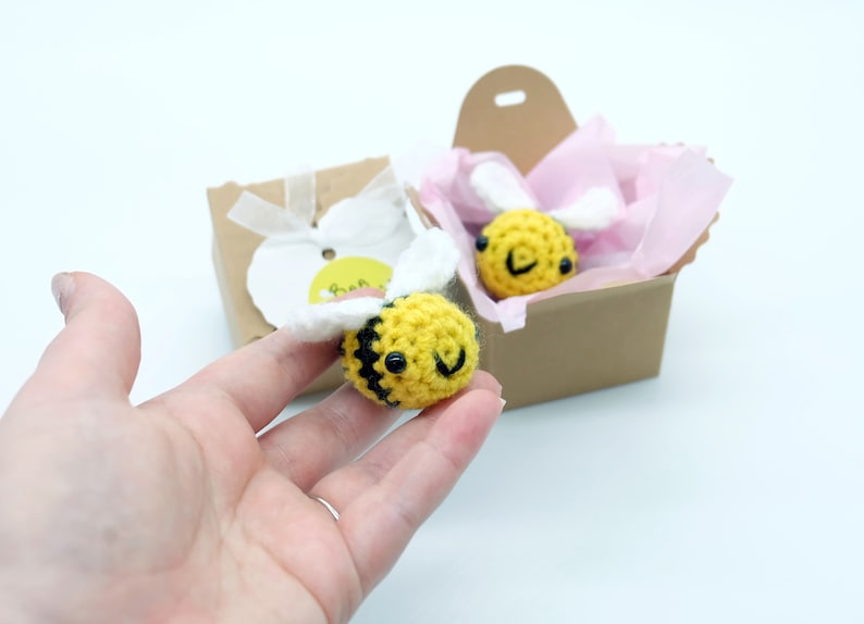 bee gift bee charm love gift for her gift for him personalised keyring valentines gift box keepsake party favor cute gift anniversary gift