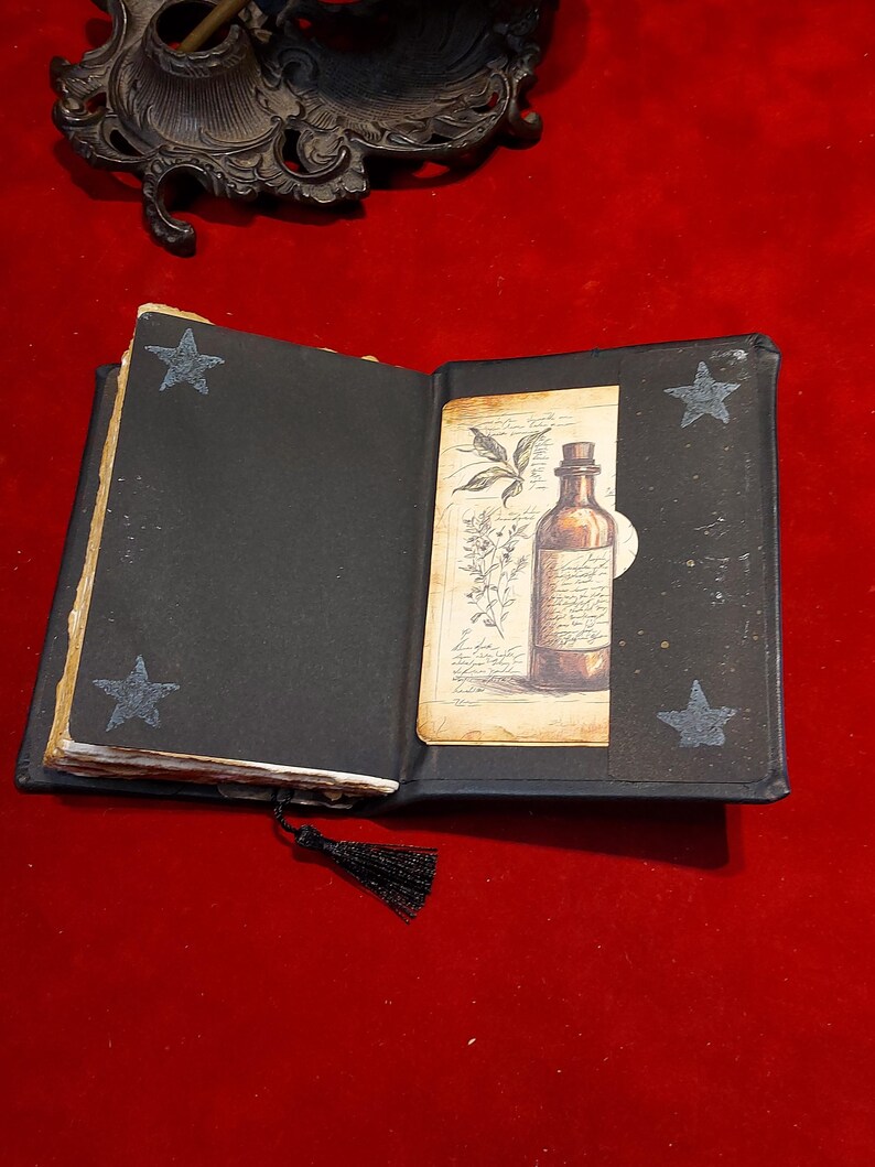 Grimorio o libro de hechizos de brujas de cuero negro imagen 17