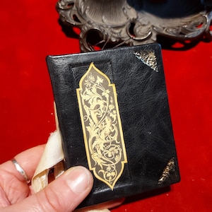 Mini libro de hechizos de cuero negro con oro / Libro de las Sombras / Regalo de bruja imagen 2