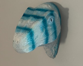 Hand-Painted Velociraptor Wall Head – White & Blue Dinosaur Sculpture, Unique Prehistoric Wall Art
