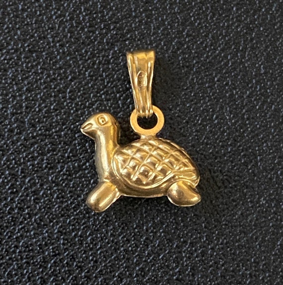 Puffy 18K Gold Mini Turtle Charm