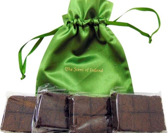 Westmon Works Irish Turf Peat Refills Bulk Pack with 24 Mini Sods in a Scent of Ireland Drawstring Gift Bag