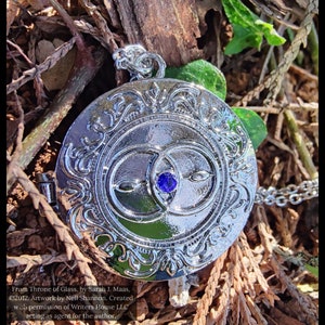 Eye of Elena Locket, Throne of Glass Pendant, Vintage Style Locket, Fantasy Jewelry, Cosplay Accessories, Fantasy Gift, Sara j. Maas