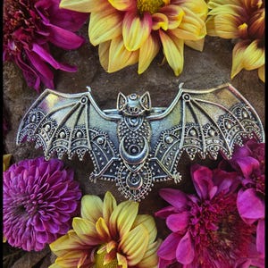 Filigree Bat Hair Clip, Bat French Barrette, Witch Barrette, witch gift, Gothic Barrette, sun hair accessory, Gothic Hair Clip,