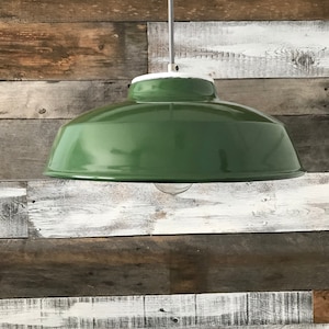 Ciondolo vintage in smalto verde