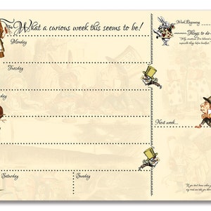 Op de afbeelding: Een weekplanner met personages uit Alice in Wonderland. De planner heeft een crèmekleurige achtergrond met zwarte stippellijnen en een fantasierijk citaat: "Wat een vreemde week dit lijkt te zijn!"