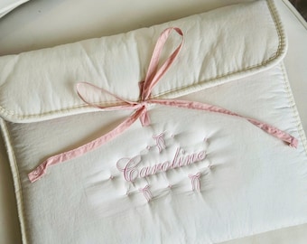 Personalized Cream Laptop Sleeve with Pink Embroidered Name & Bows, Soft Bow-Tie Laptop Pouch, Custom Aesthetic Laptop Case Gift for Her