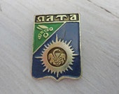 Yalta pin. The emblem of the city that lies alone lies the Republic of Crimea, Soviet vintage pin, 80s