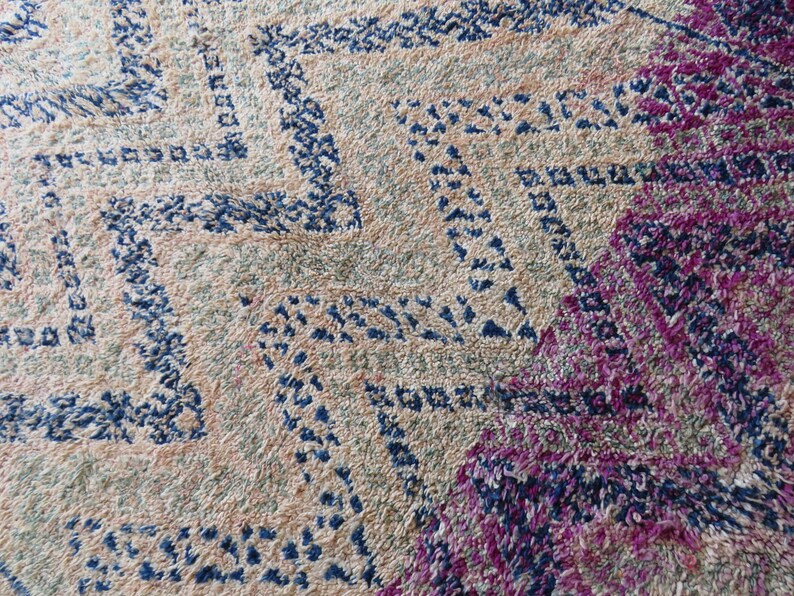 amoroccan rug vintage, luxurious soft rug teppich, classic Design prestigious Moroccan Berber old image 9