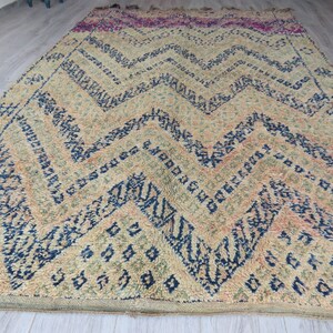 amoroccan rug vintage, luxurious soft rug teppich, classic Design prestigious Moroccan Berber old image 4