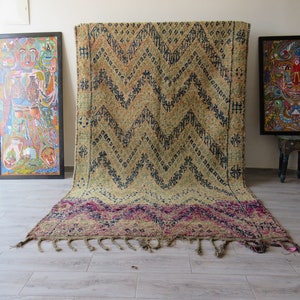 amoroccan rug vintage, luxurious soft rug teppich, classic Design prestigious Moroccan Berber old image 1