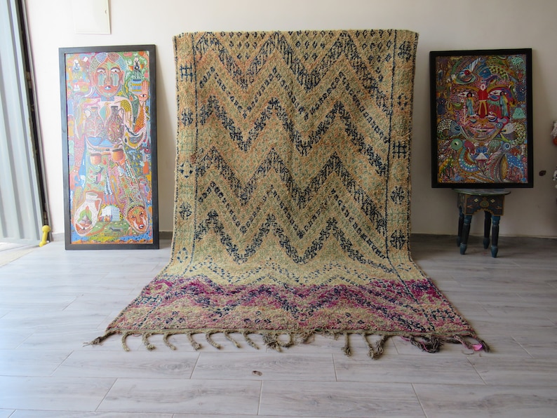 amoroccan rug vintage, luxurious soft rug teppich, classic Design prestigious Moroccan Berber old image 1