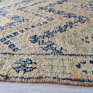 amoroccan rug vintage, luxurious soft rug teppich, classic Design prestigious Moroccan Berber old image 8