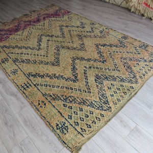 amoroccan rug vintage, luxurious soft rug teppich, classic Design prestigious Moroccan Berber old image 10