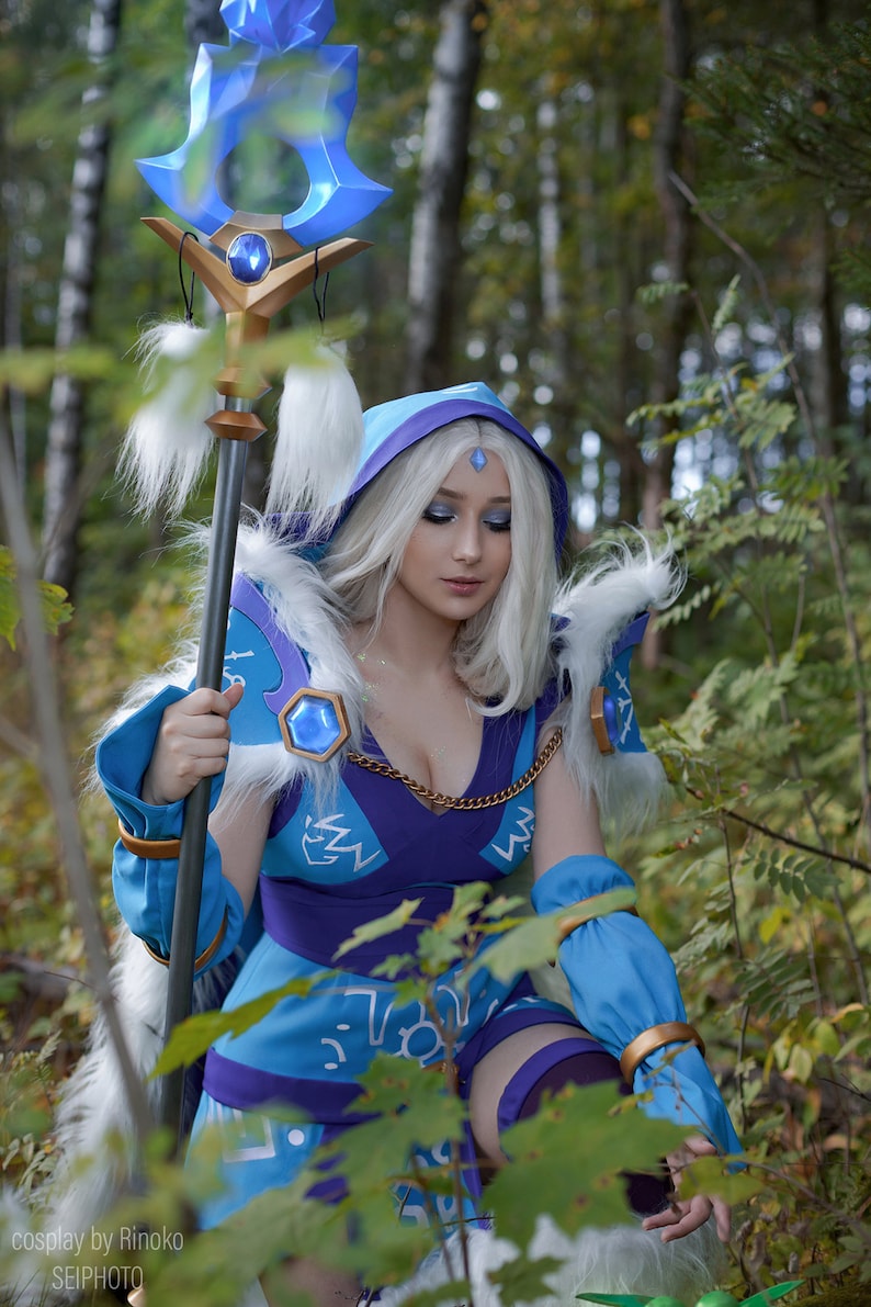 Crystal char. Кристал мейден дота 2 косплей. crystal maiden dota 2. crystal maiden dota 2 cosplay. кристал мейден дота 2 персонаж.