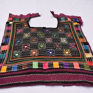 Piękny haft ręczny i koraliki na karczku / Materiał do ozdabiania odzieży i wnętrz. ręcznie robiona naszywka 40