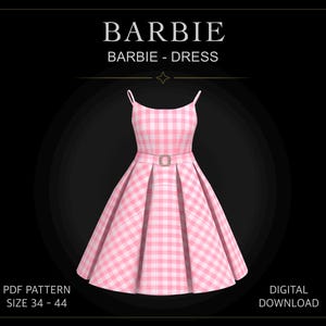 Könnte beinhalten: Ein rosa-weiß kariertes Kleid mit dünnen Spaghettiträgern und einem Taillengürtel mit quadratischer Schnalle. Der Text BARBIE, BARBIE - DRESS, PDF PATTERN SIZE 34 - 44 und DIGITAL DOWNLOAD ist auf einem schwarzen Hintergrund um das Kleid zu sehen.