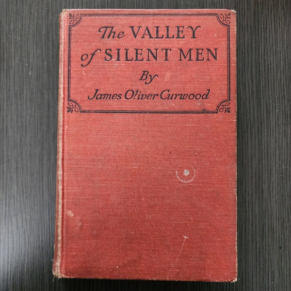 The Valley Of Silent Men by James Oliver Curwood | Decorative Old Vintage Book