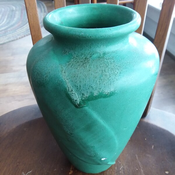 Zanesville Tobacco Leaf Matte Green Pottery Vase