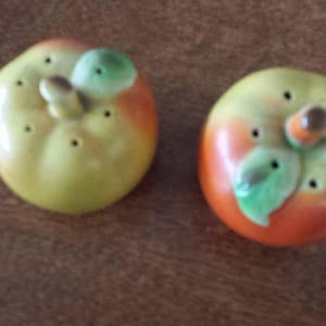 Apple Salt & Pepper Shakers Japan