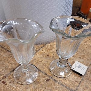 Tulip Flair Ice Cream Sundae/Soda Glasses - Set of 2