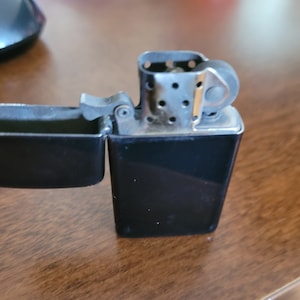 Isqueiro Zippo VIII - VENDIDO conforme foto